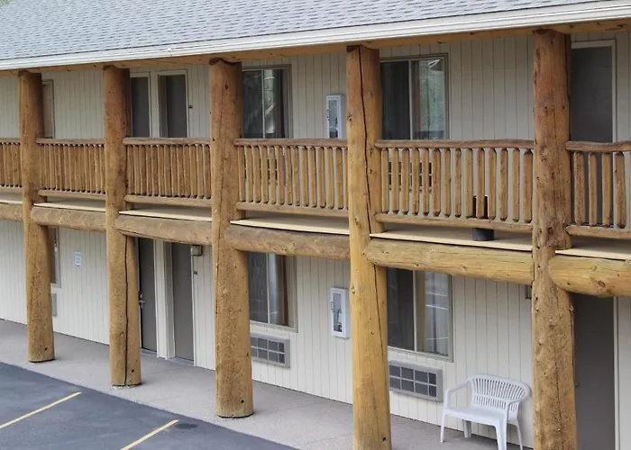 Moose Creek Lodge & Suites